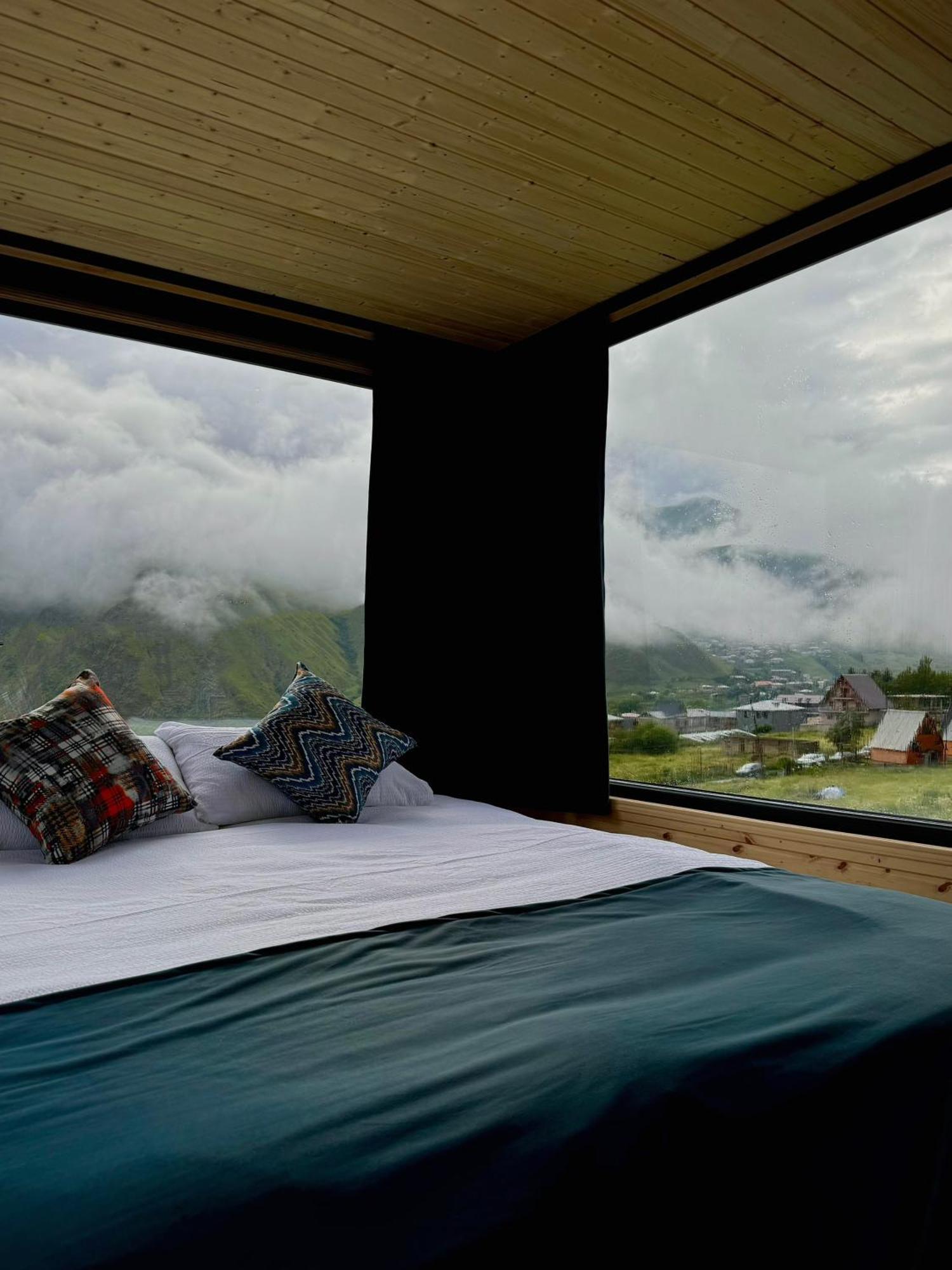 Kazbegi Inn Cottages Exterior photo