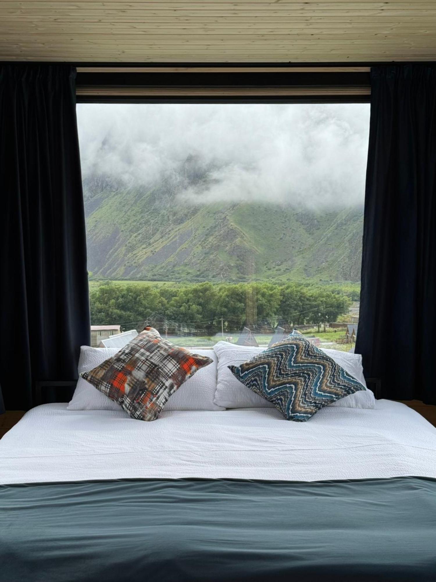 Kazbegi Inn Cottages Exterior photo