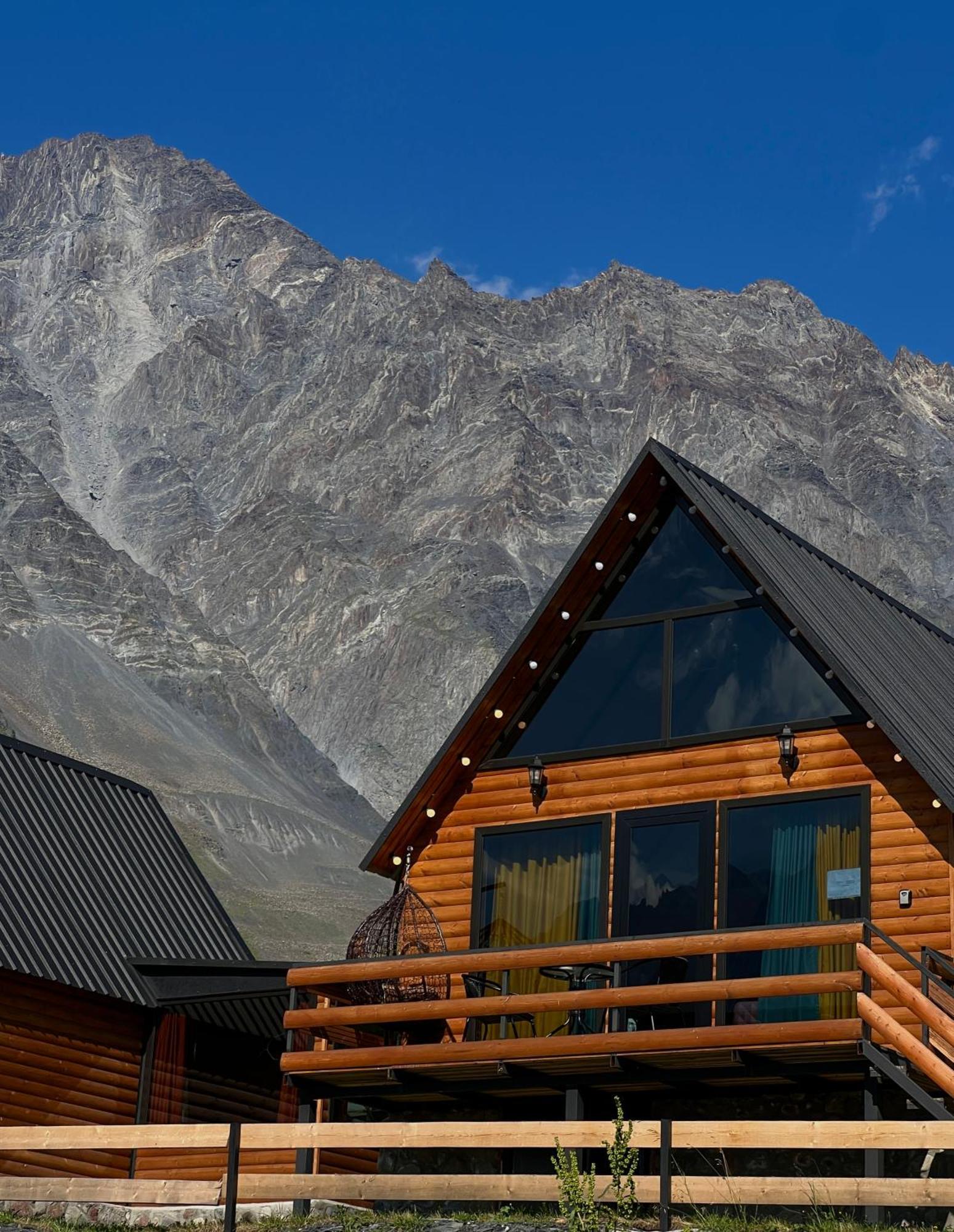 Kazbegi Inn Cottages Exterior photo