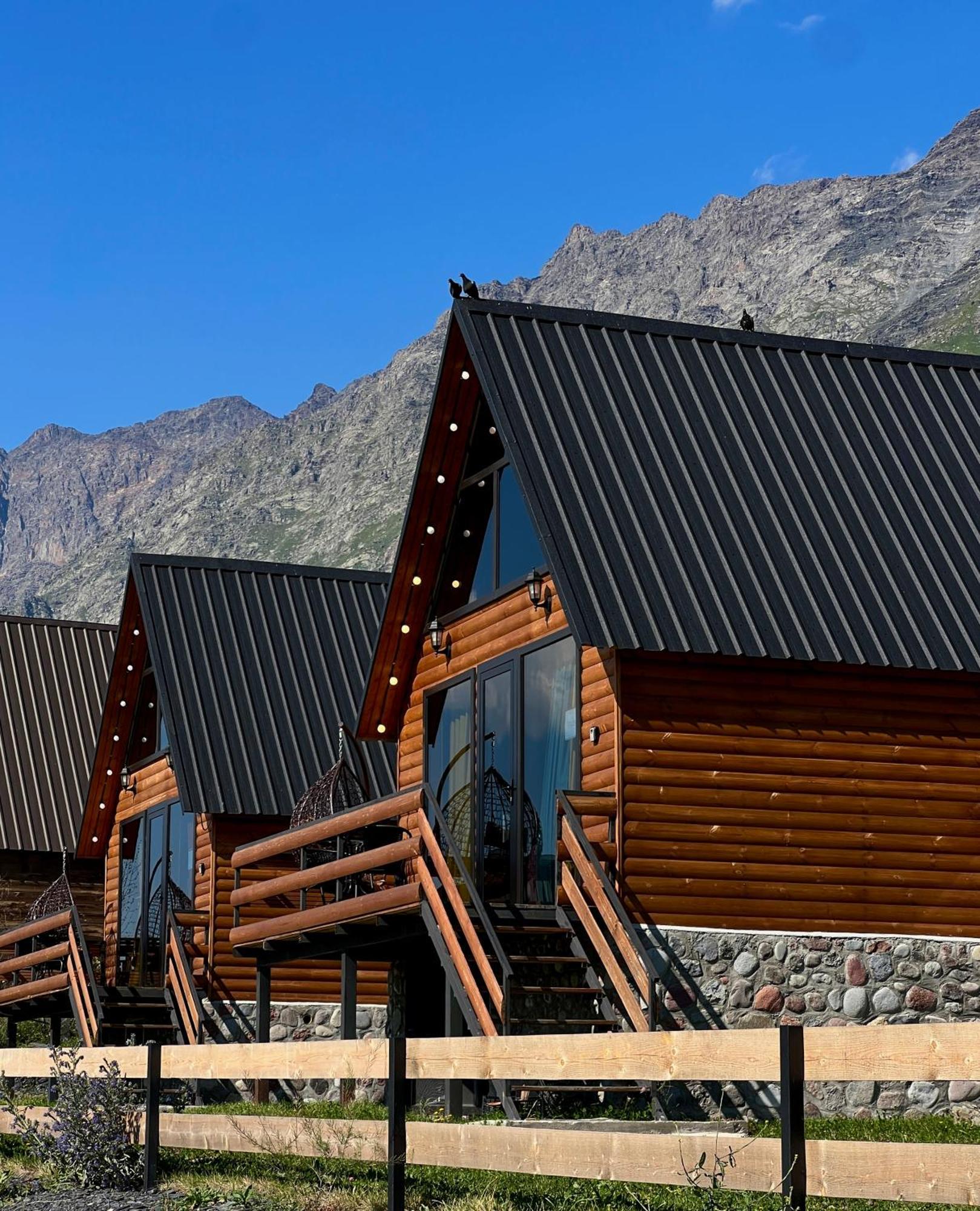 Kazbegi Inn Cottages Exterior photo