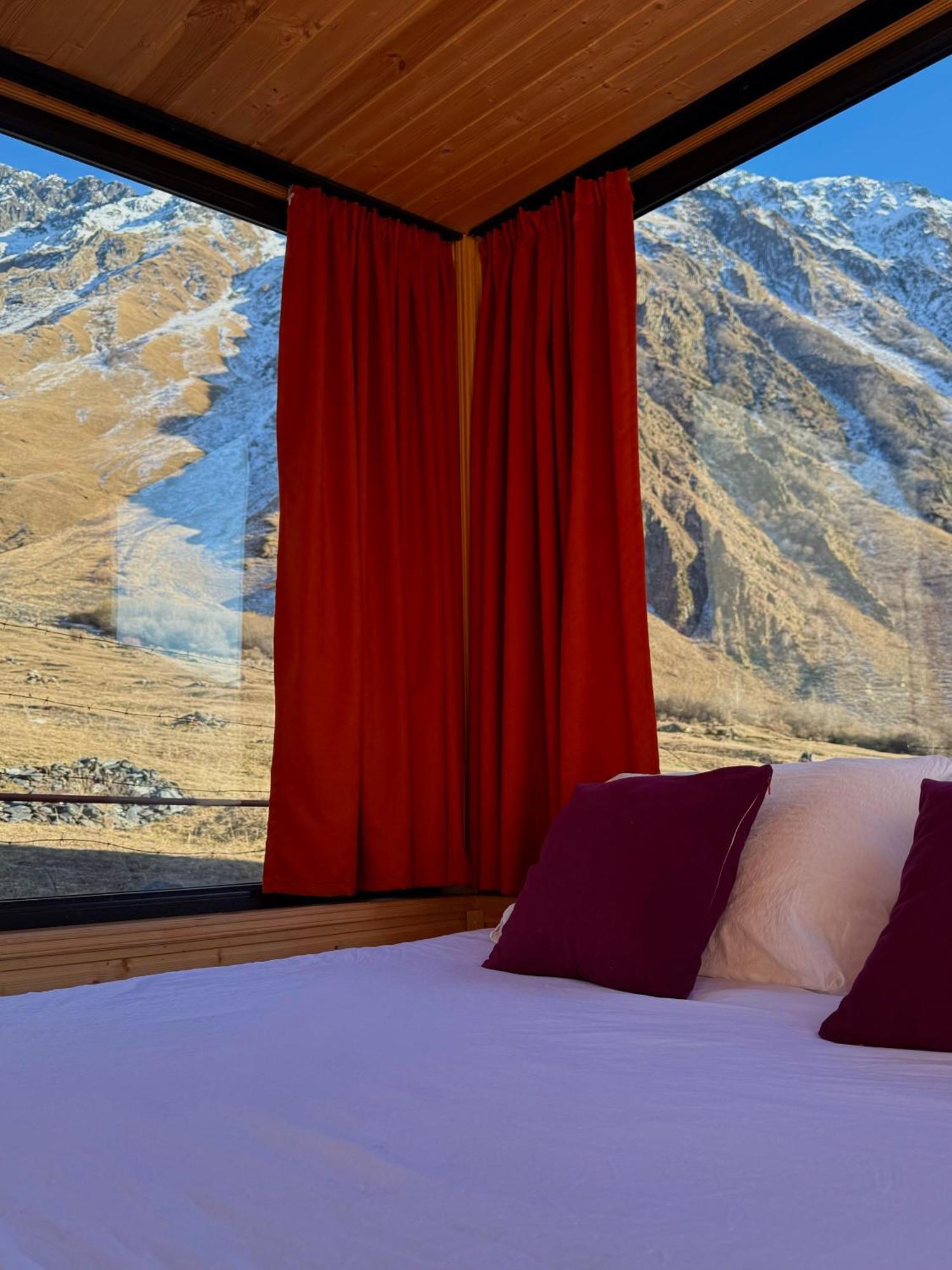 Kazbegi Inn Cottages Exterior photo