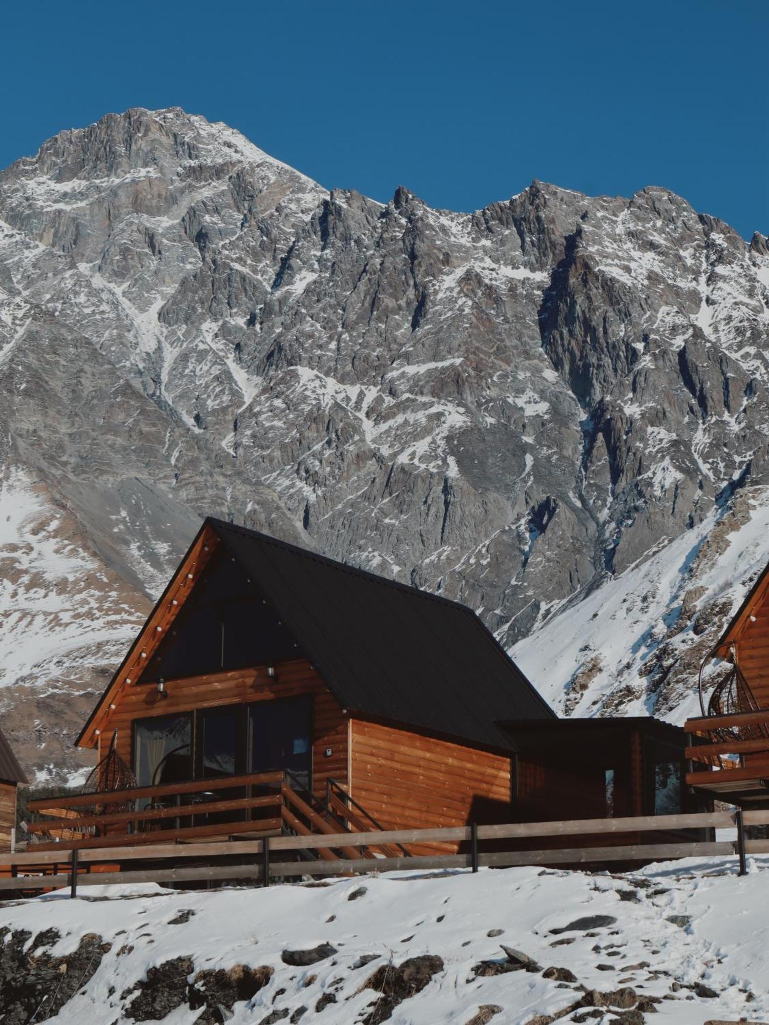 Kazbegi Inn Cottages Exterior photo