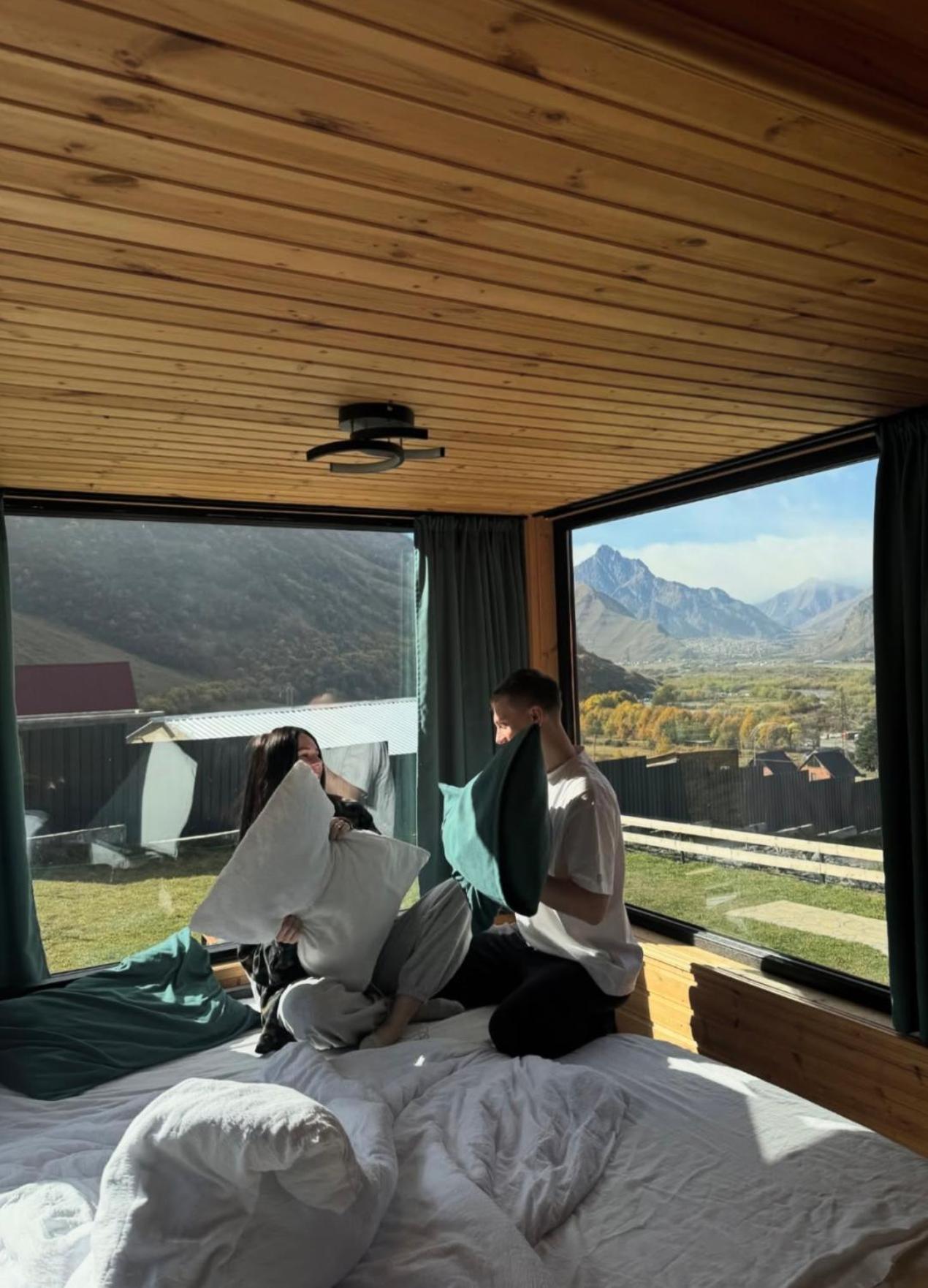 Kazbegi Inn Cottages Exterior photo